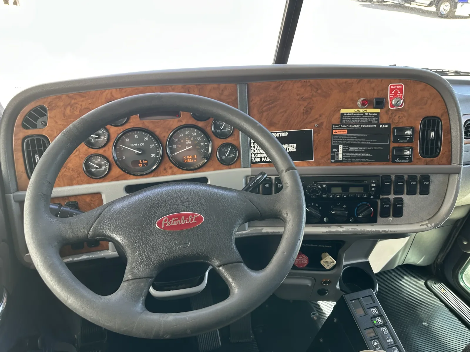 2008 Peterbilt 388 in Hutchins, TX — photo 16