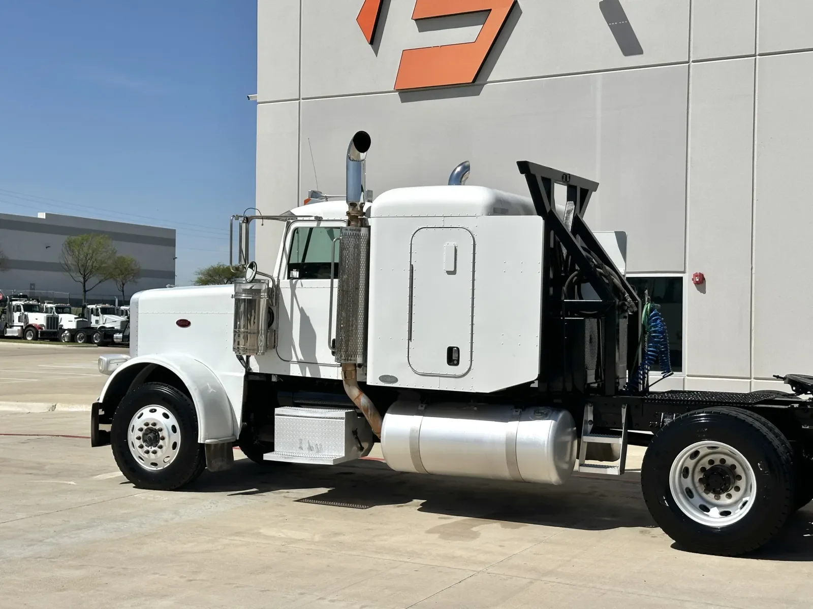 2008 Peterbilt 388 in Hutchins, TX — photo 8