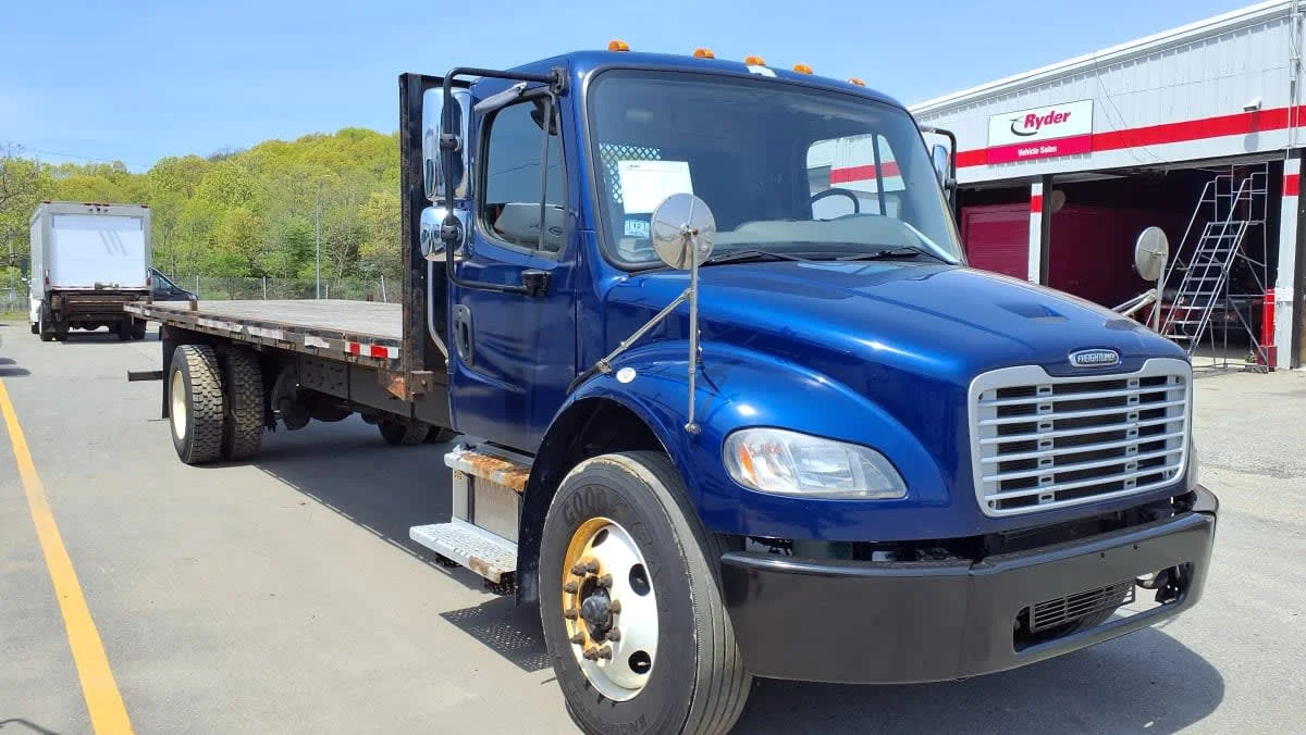 2020 Freightliner M2 106 in Salisbury, MA — photo 3