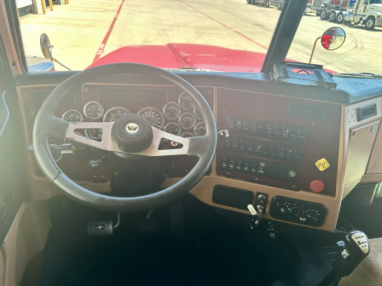 2016 Western Star 4900 in Hutchins, TX — photo 16