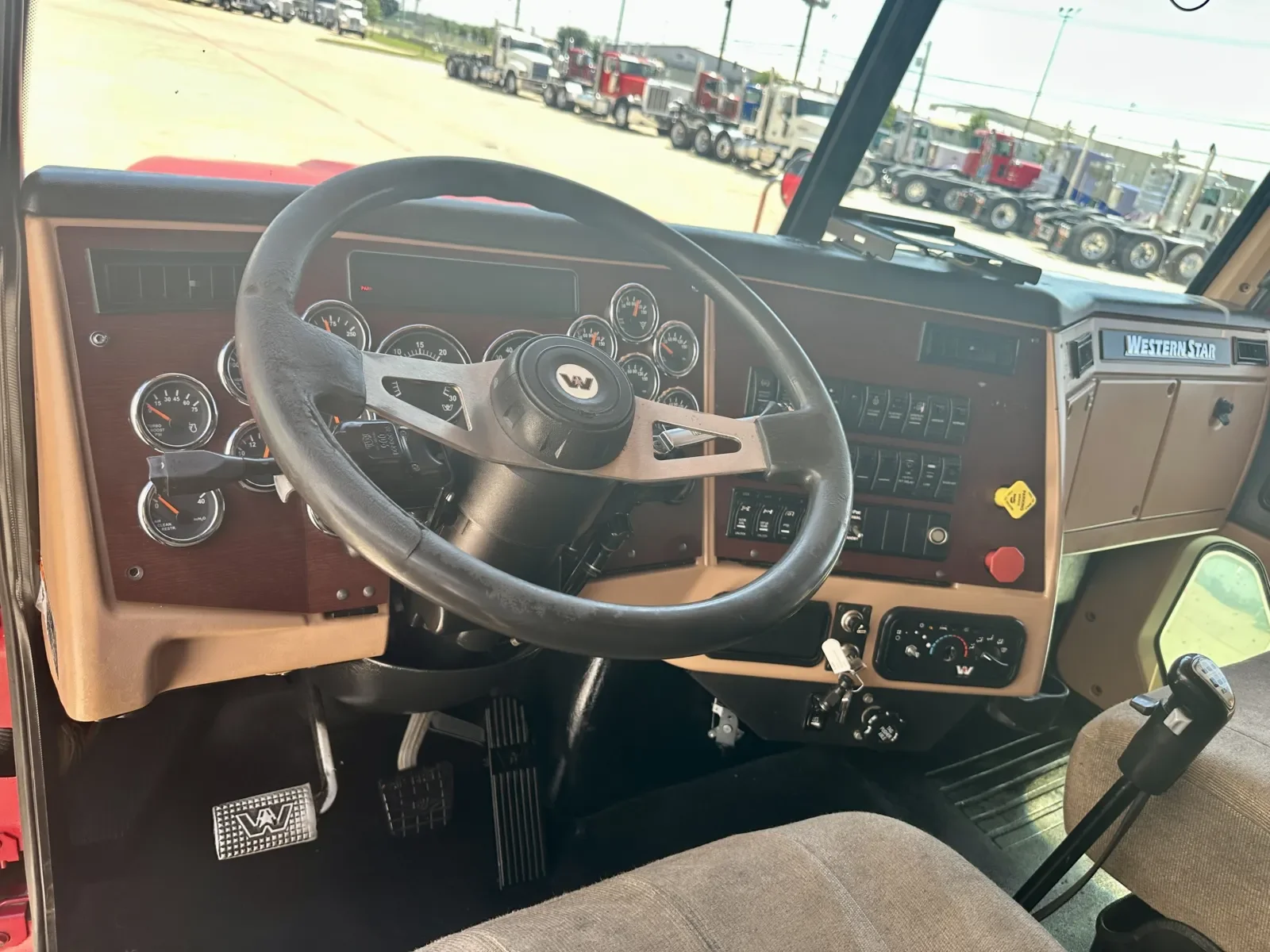2016 Western Star 4900 in Hutchins, TX — photo 15