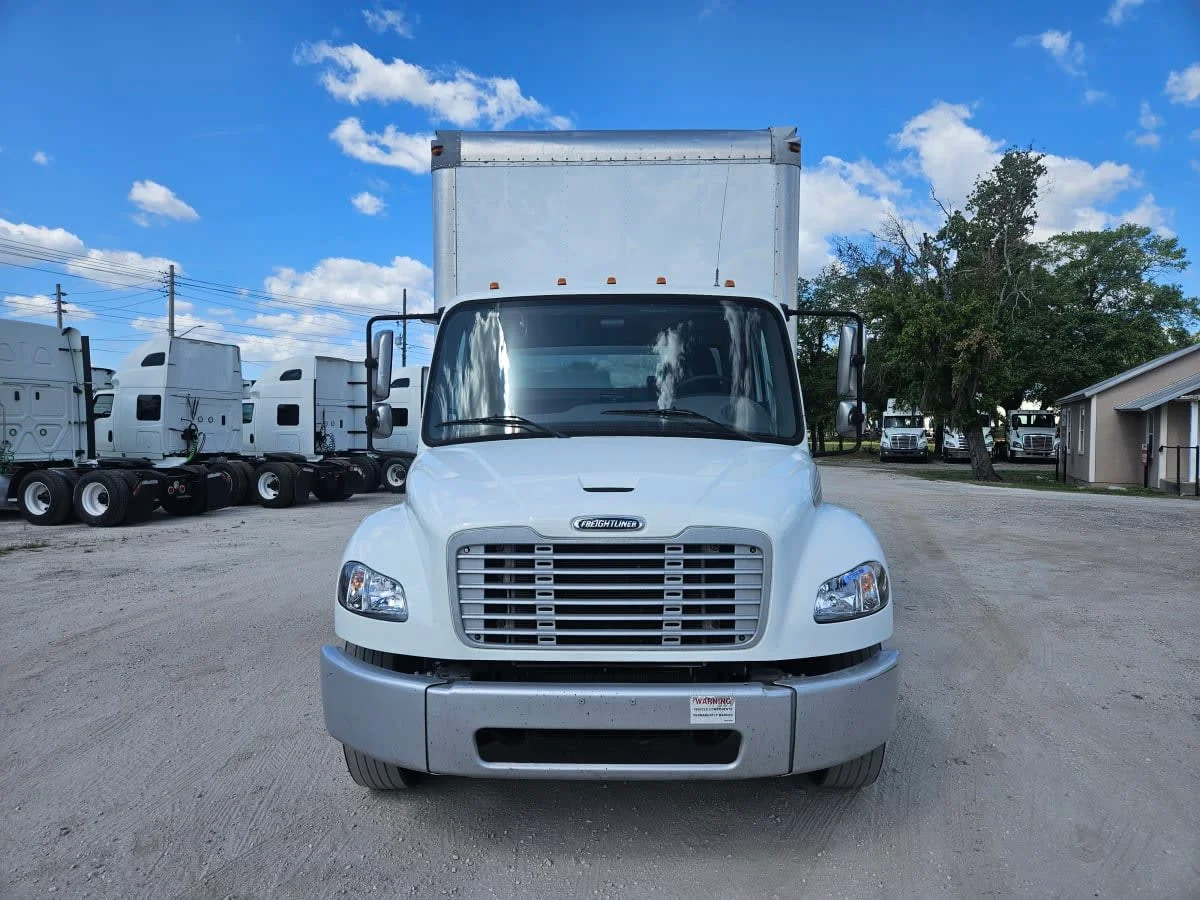 2019 Freightliner M2 106 in Orlando, FL — photo 2