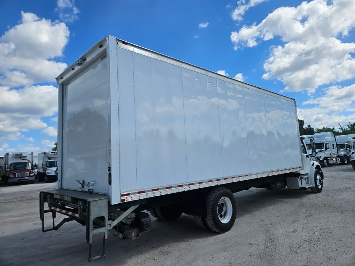 2019 Freightliner M2 106 in Orlando, FL — photo 4