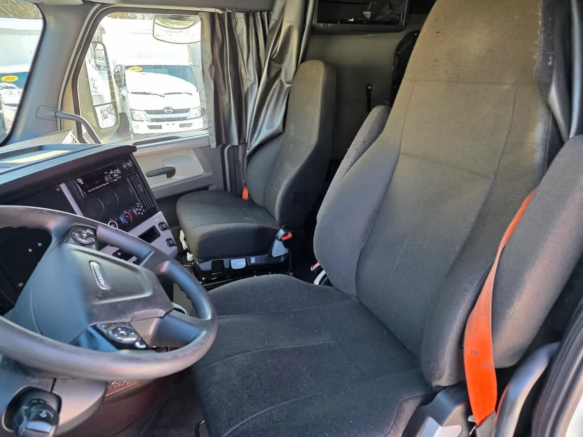 2021 Freightliner Cascadia - image 7