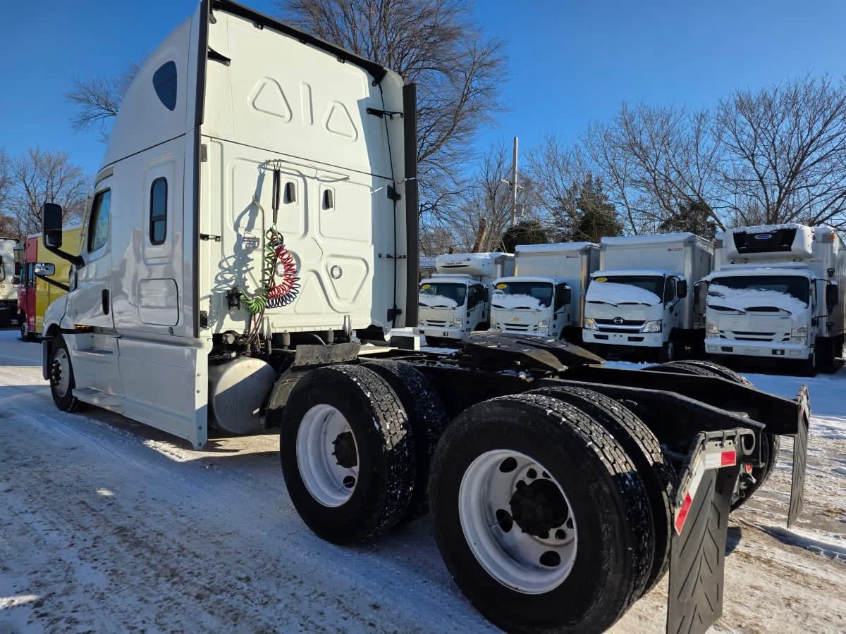 2021 Freightliner Cascadia - image 6