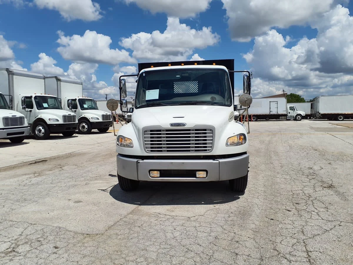 2013 Freightliner M2 106 - image 2