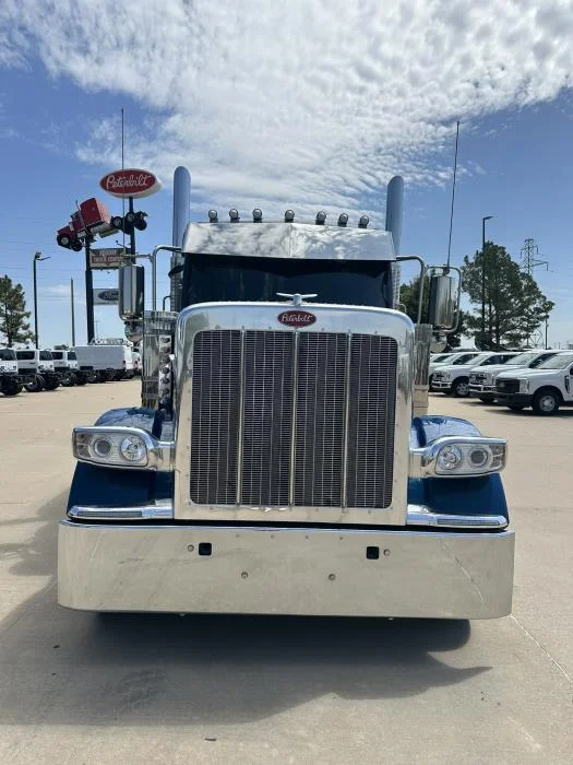 2025 Peterbilt 589 — photo 4