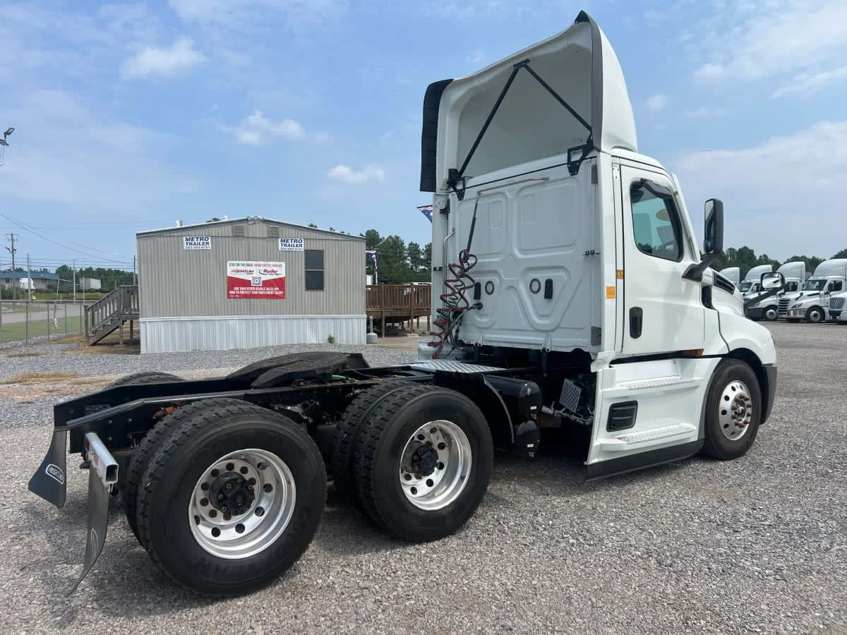 2022 Freightliner Cascadia in Birmingham, AL — photo 4
