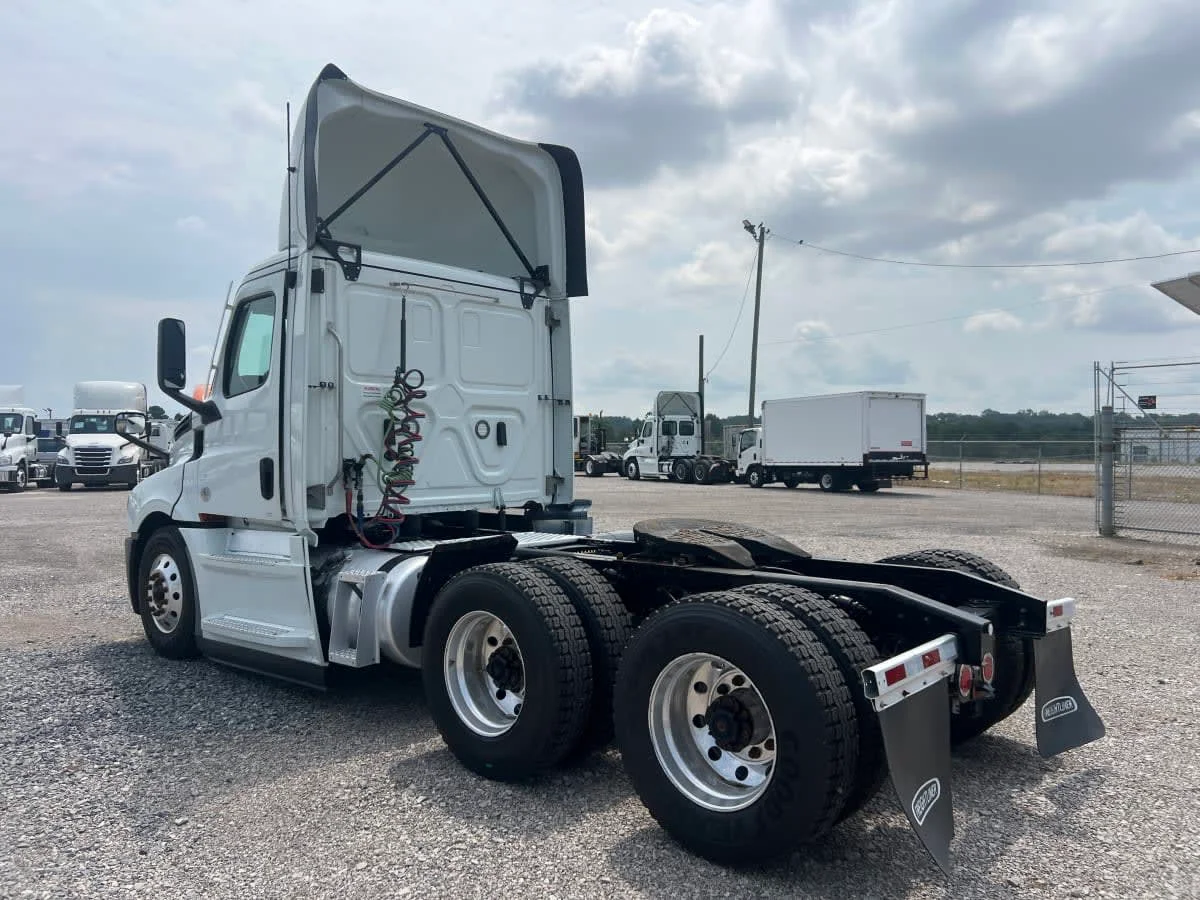 2022 Freightliner Cascadia in Birmingham, AL — photo 6