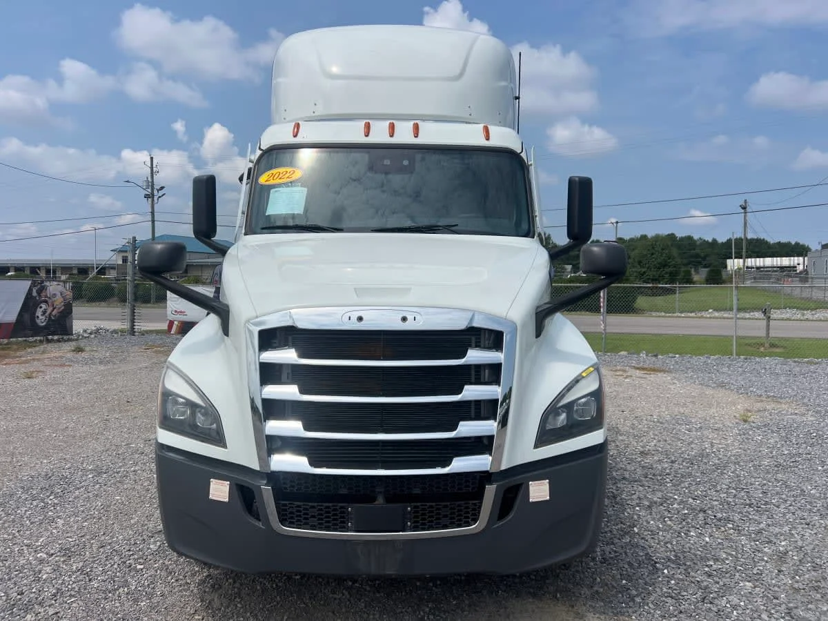 2022 Freightliner Cascadia in Birmingham, AL — photo 2