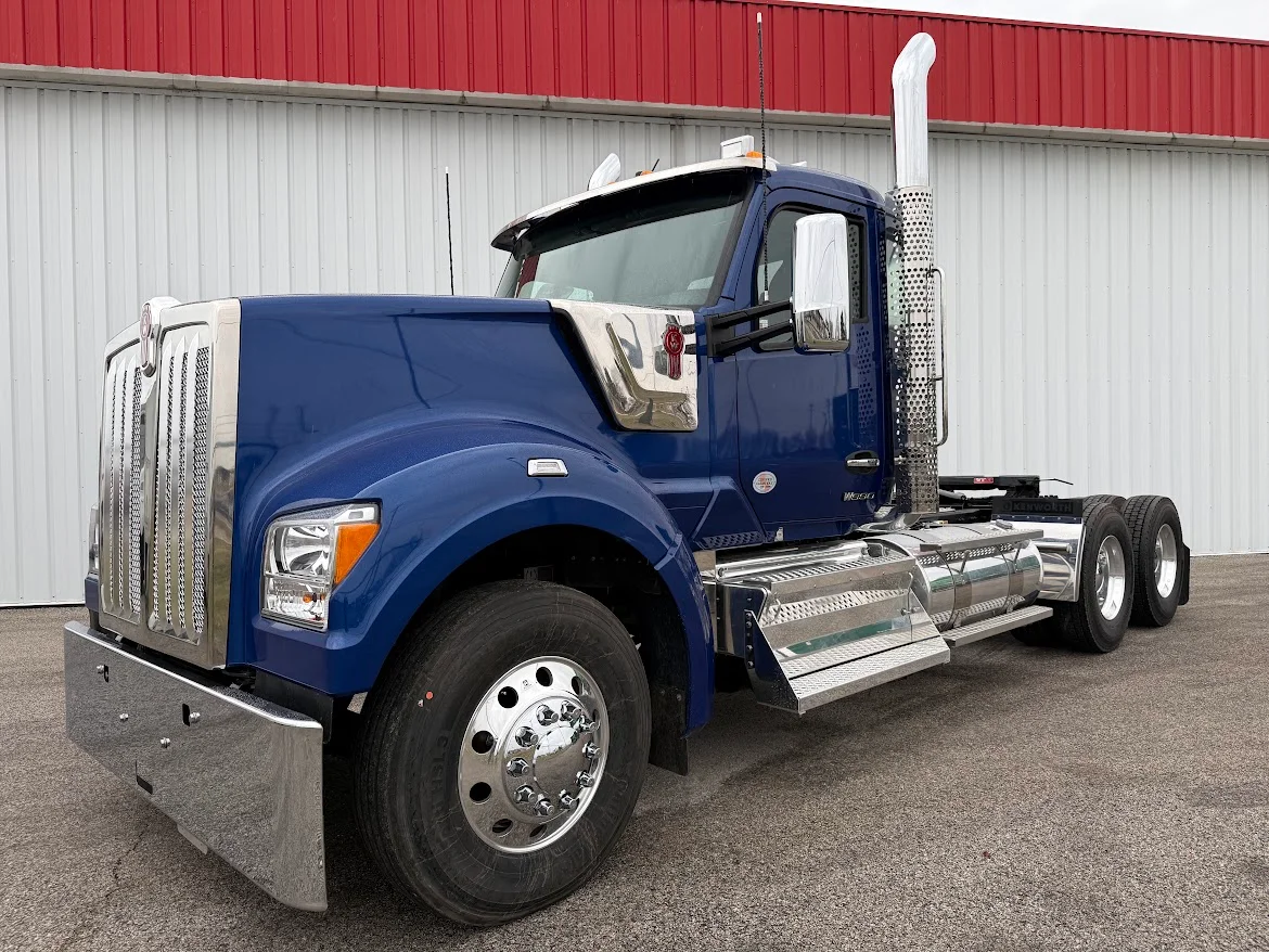 2027 Kenworth W990 in Fenton, MO