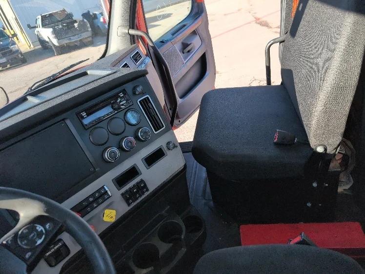 2020 Freightliner Cascadia - image 10