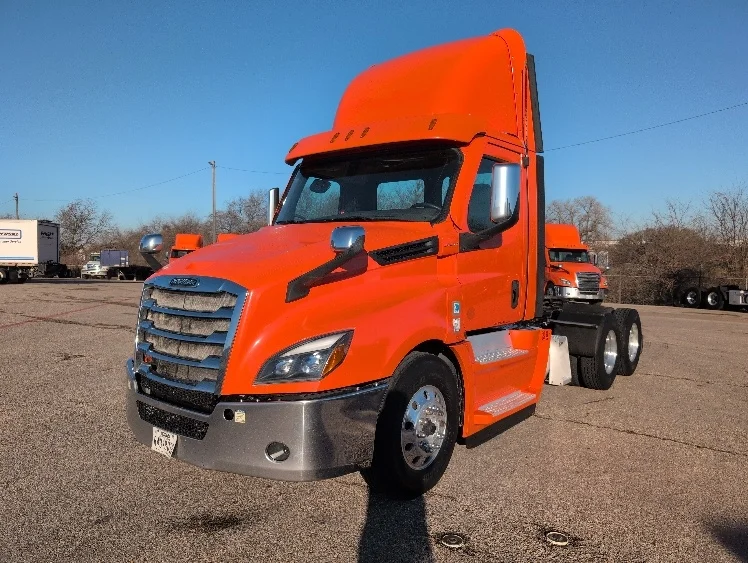 2020 Freightliner Cascadia - image 3