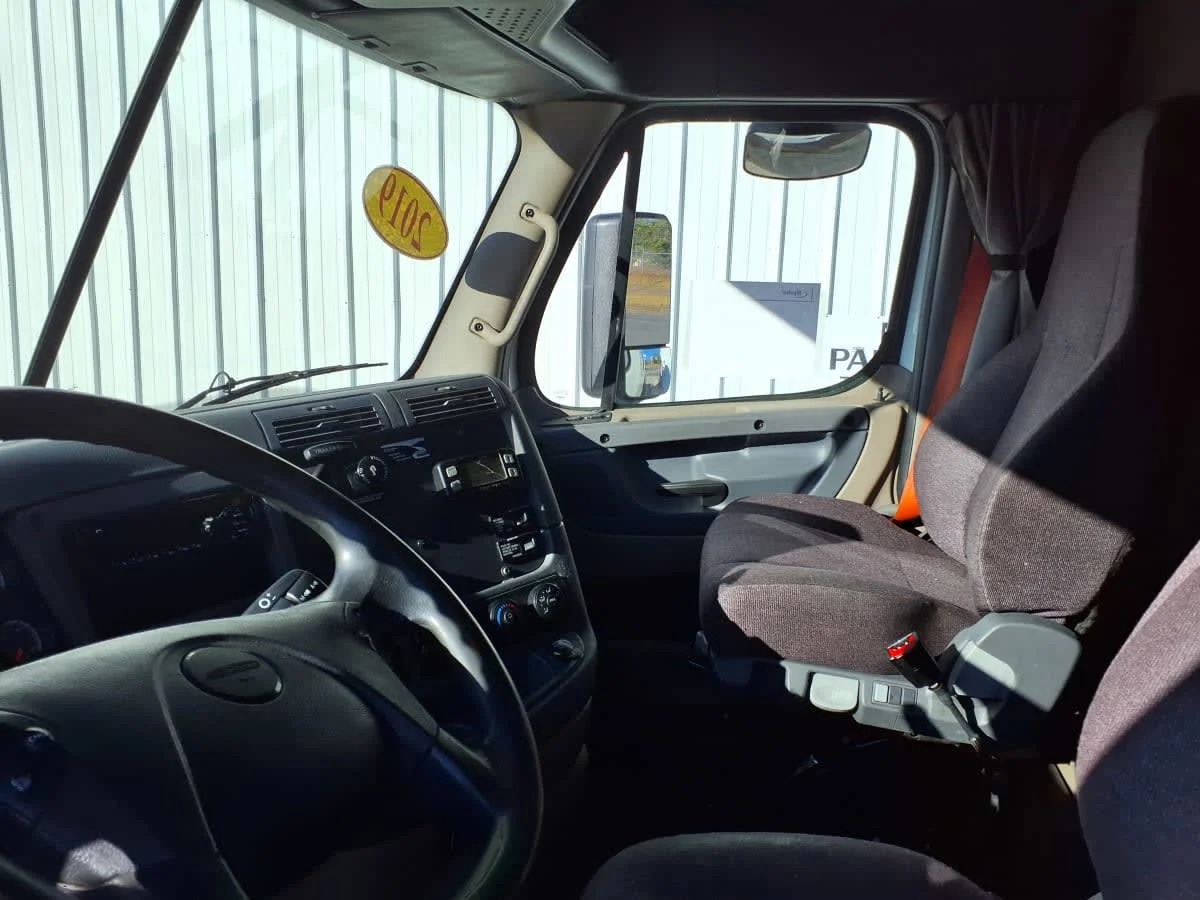 2019 Freightliner Cascadia in Knoxville, TN — photo 7