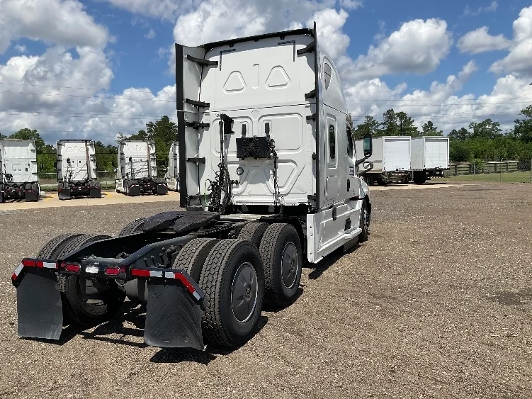 2020 Freightliner Cascadia - image 7