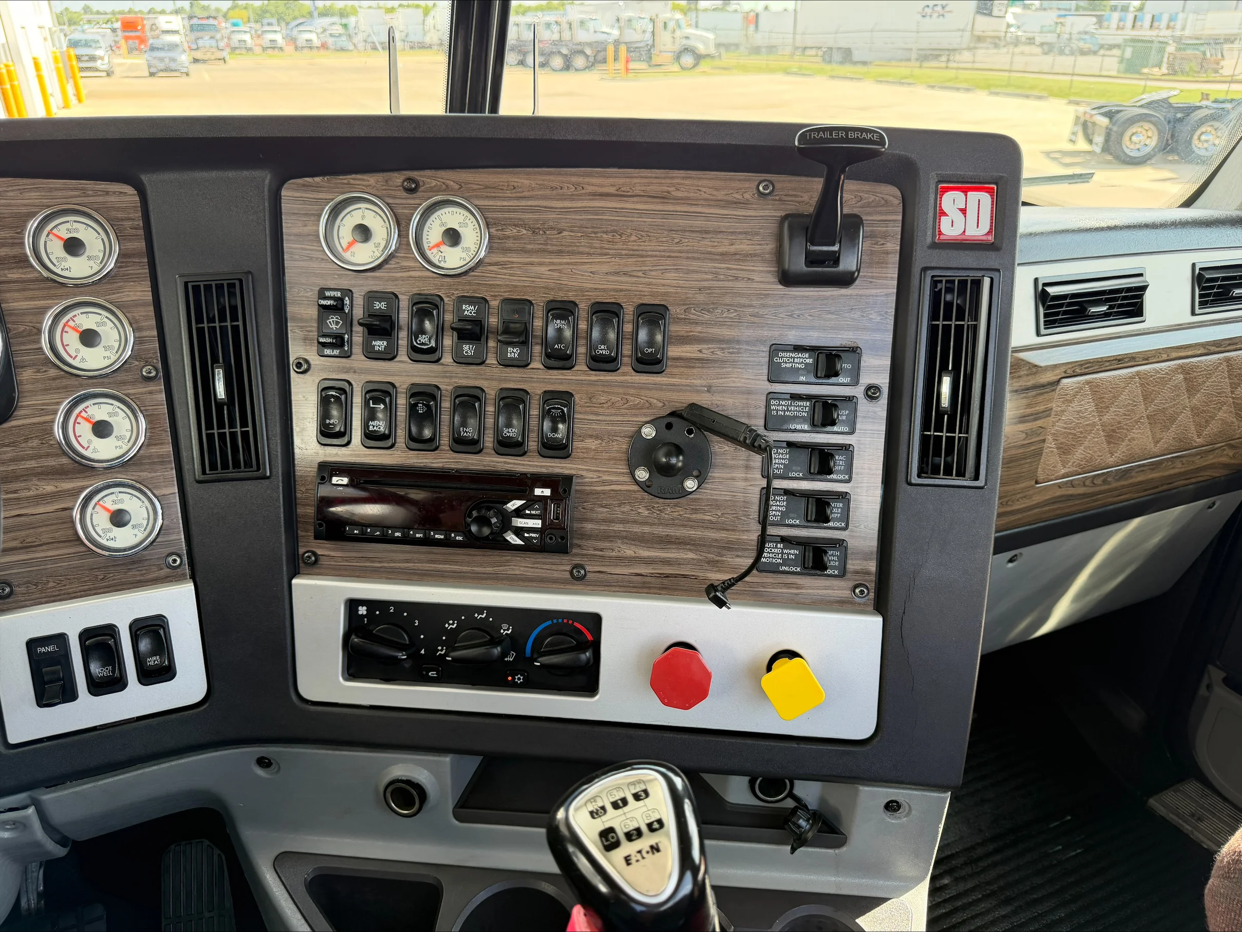 2019 Freightliner 122SD in Oklahoma City, OK — photo 17