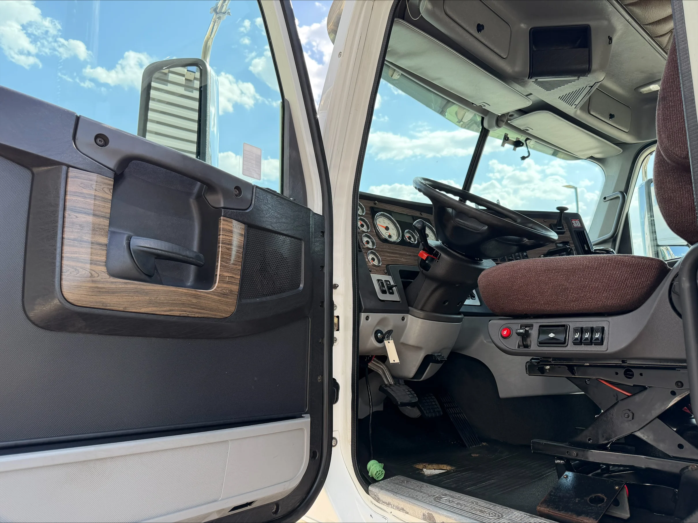 2019 Freightliner 122SD in Oklahoma City, OK — photo 11