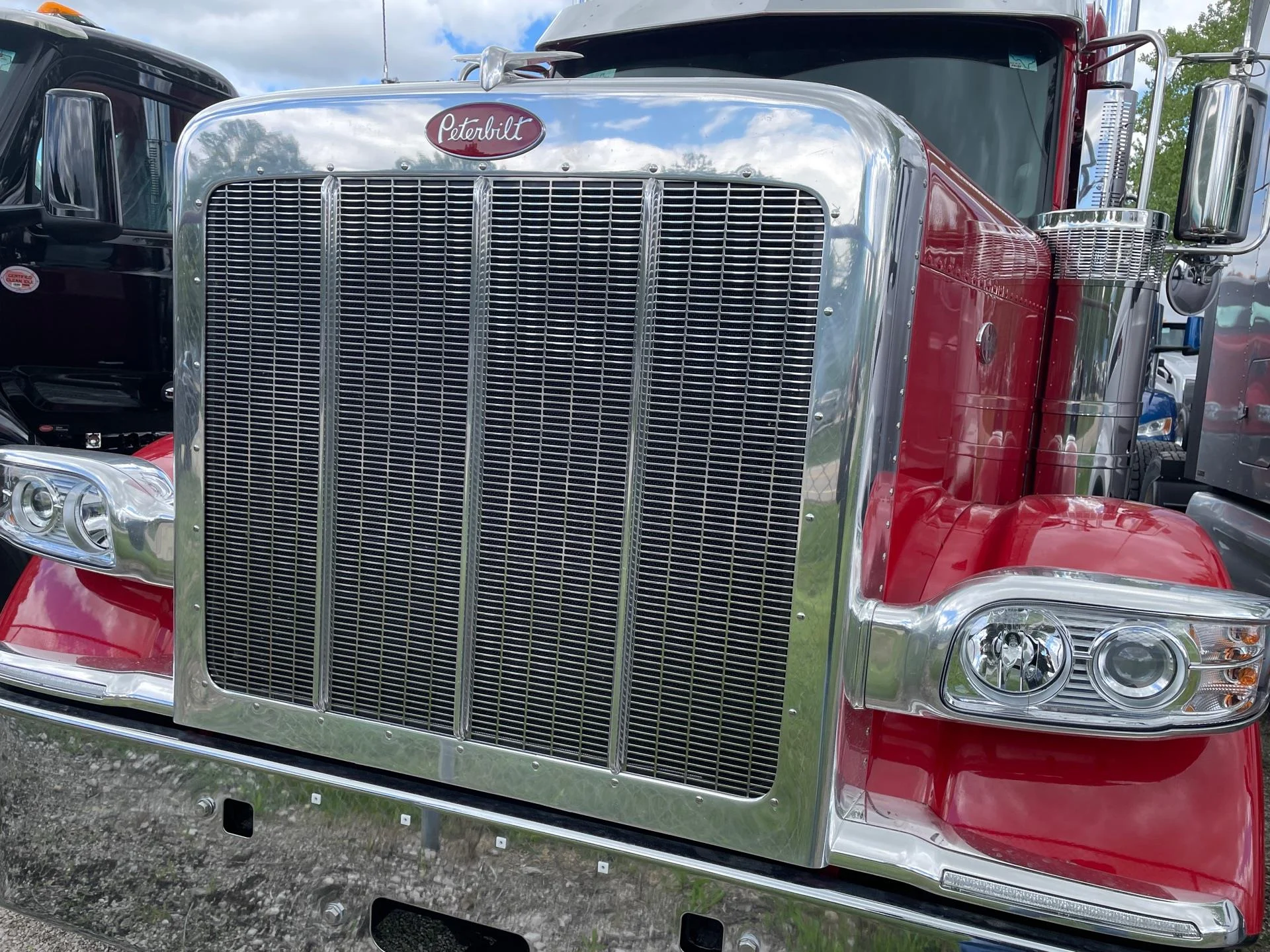 2027 Peterbilt 589 in Etna, OH — photo 2