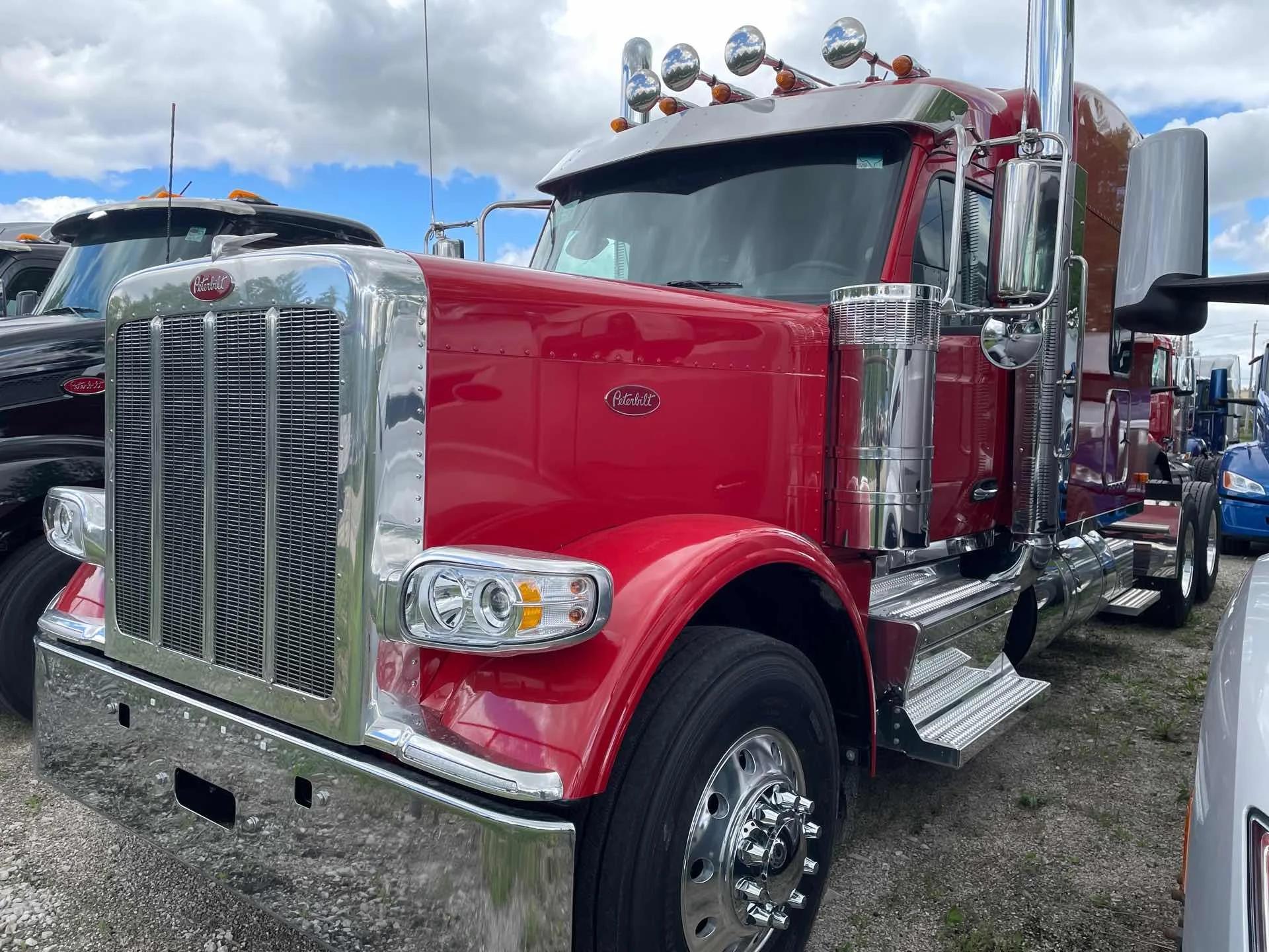 2027 Peterbilt 589 in Etna, OH