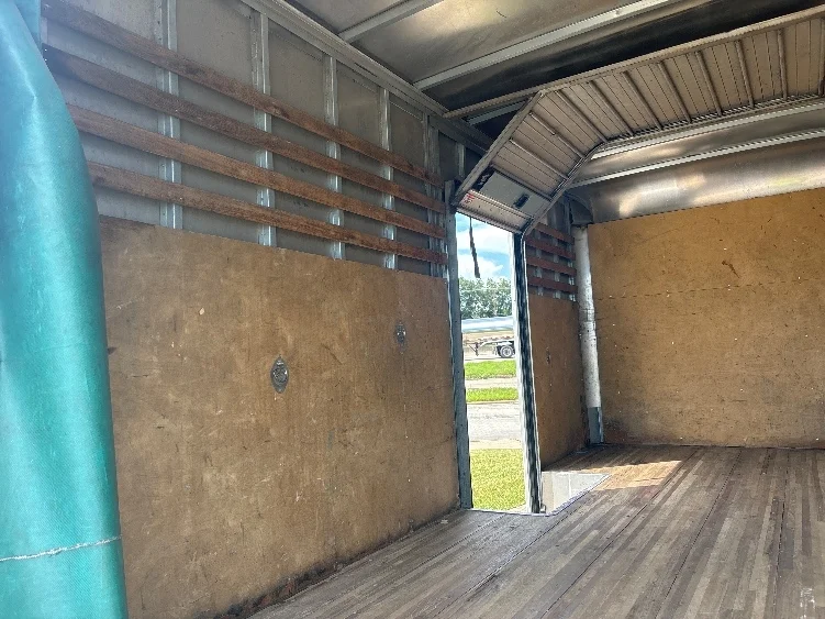 2021 Isuzu NRR - image 10