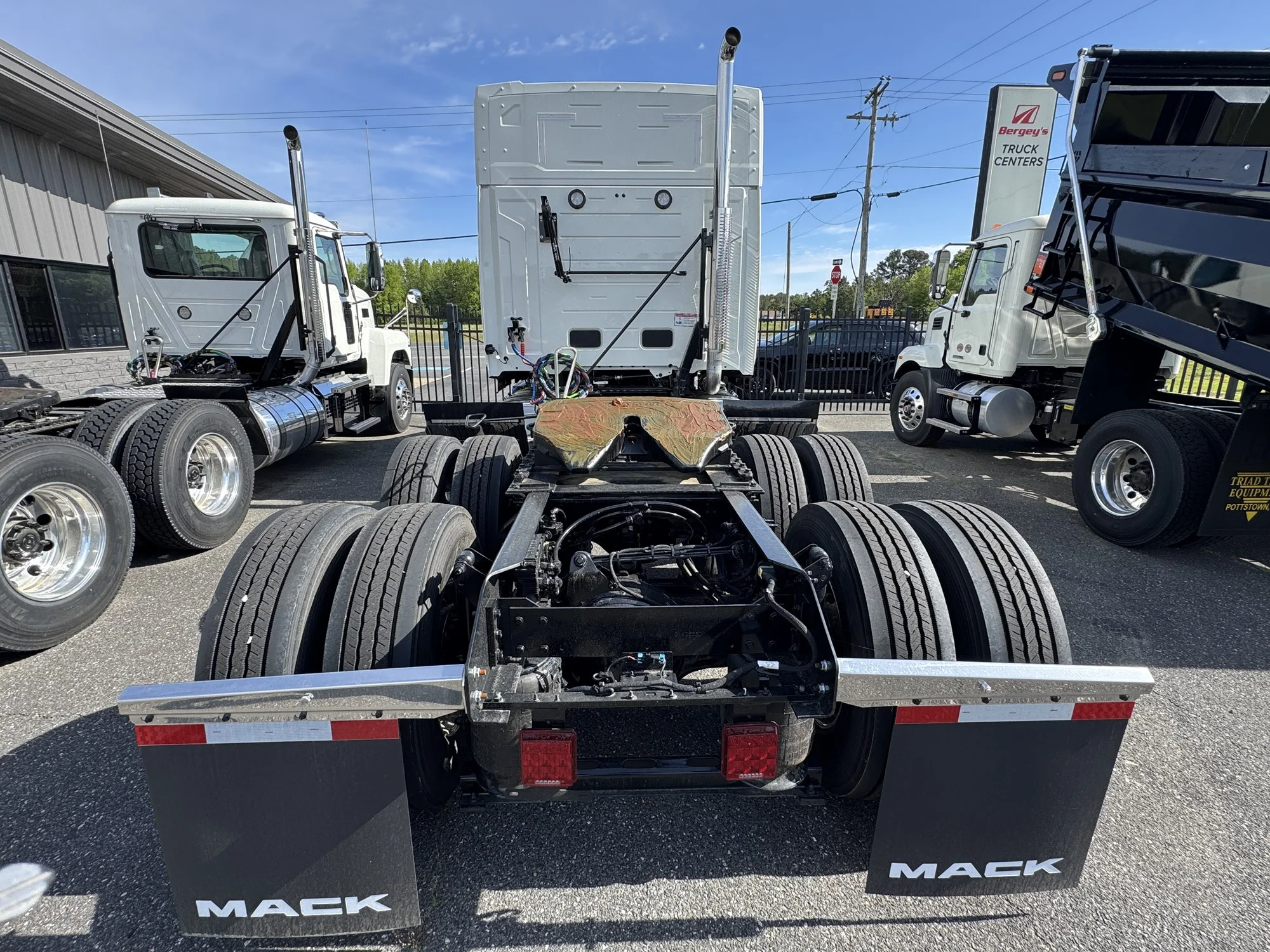 2027 Mack Anthem in Delmar, MD — photo 5