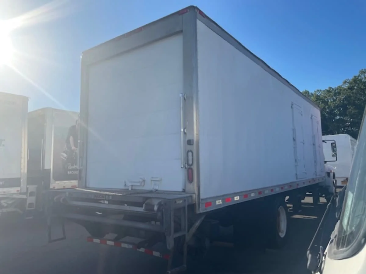 2018 International 4300 - image 4