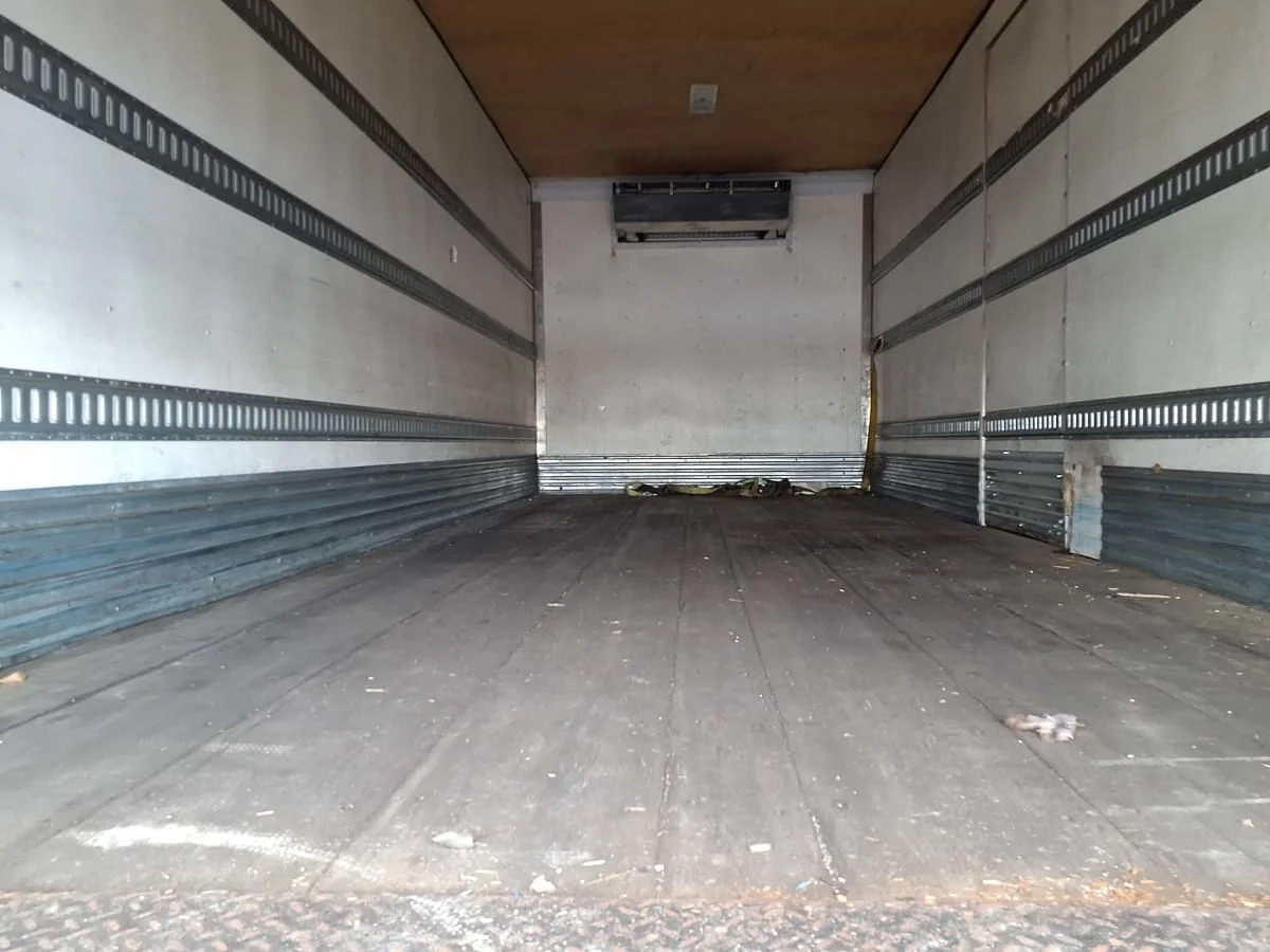 2017 International 4300 - image 9