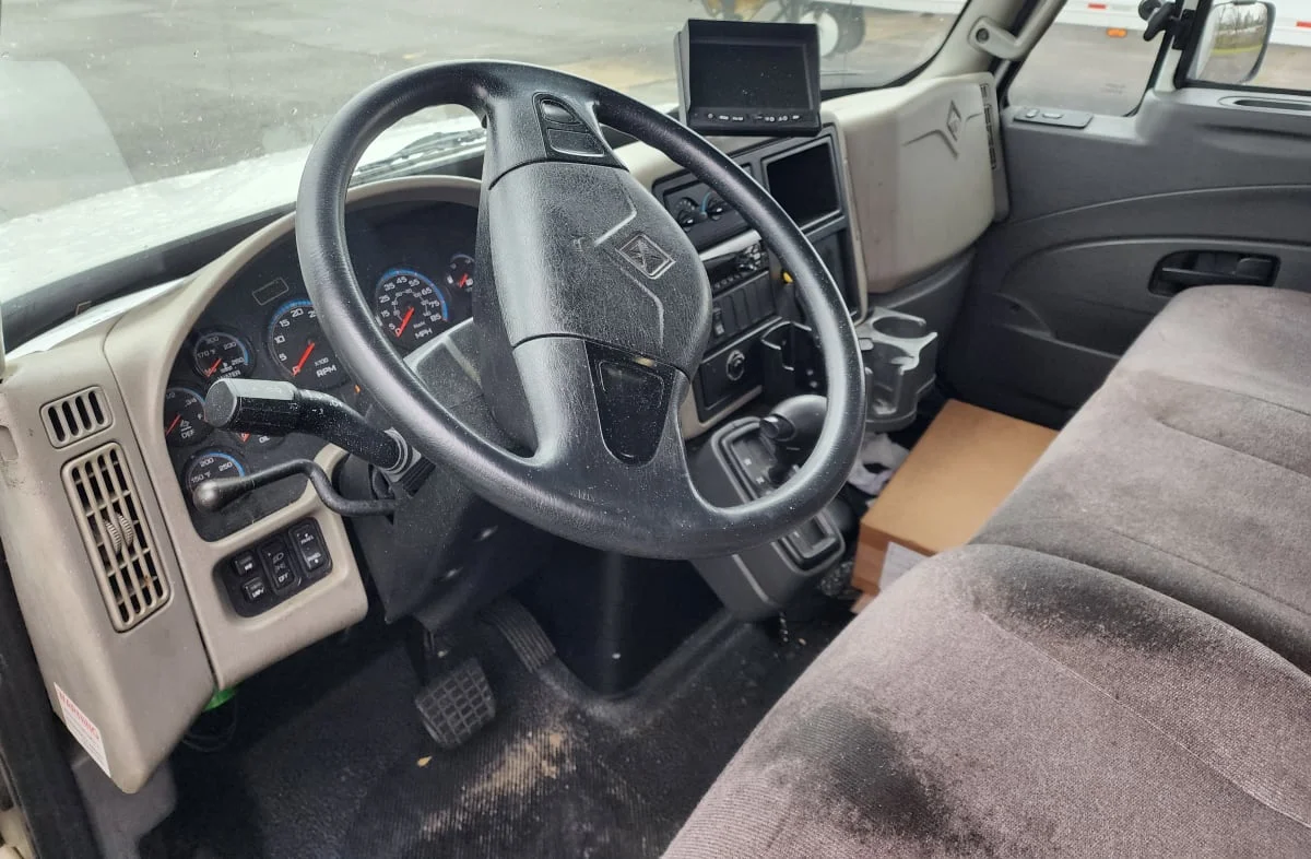2019 International 4300 - image 8