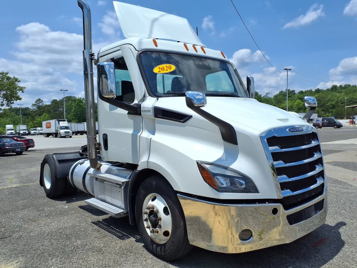 2020 Freightliner Cascadia in Knoxville, TN — photo 3