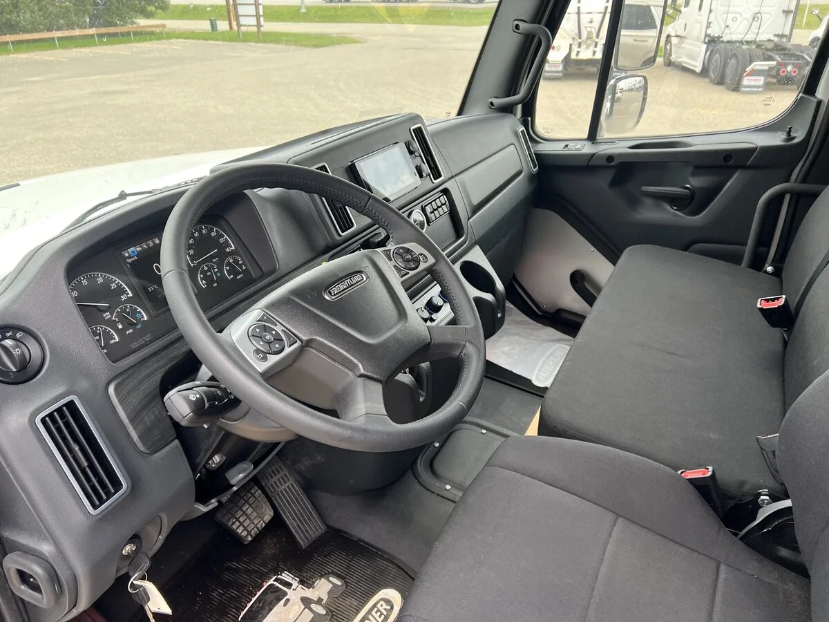2026 Freightliner M2 112 in Brandon, MB — photo 7