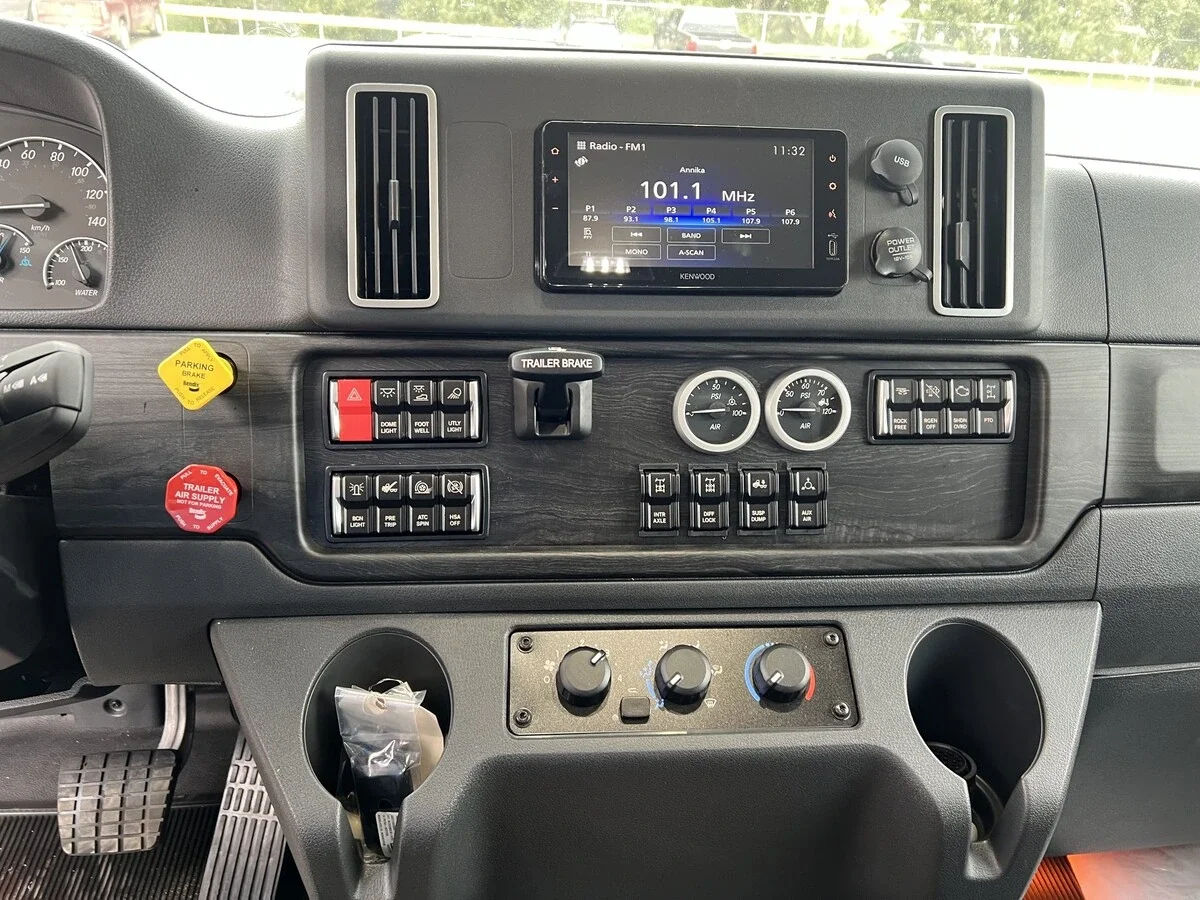 2026 Freightliner M2 112 in Brandon, MB — photo 8