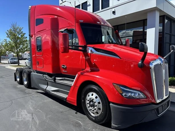2023 Kenworth T680 - image 3