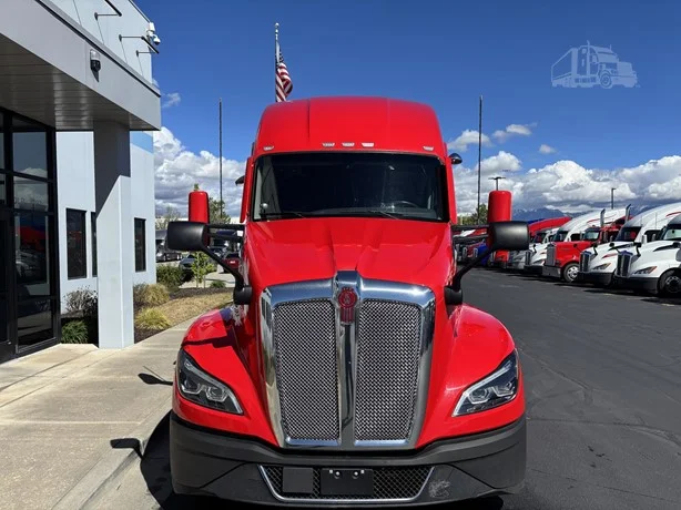 2023 Kenworth T680 - image 6