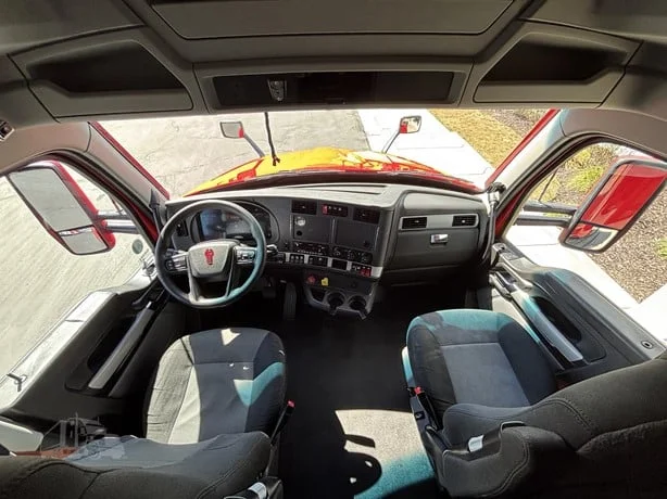 2023 Kenworth T680 - image 10