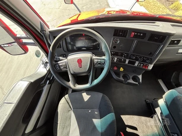 2023 Kenworth T680 - image 12