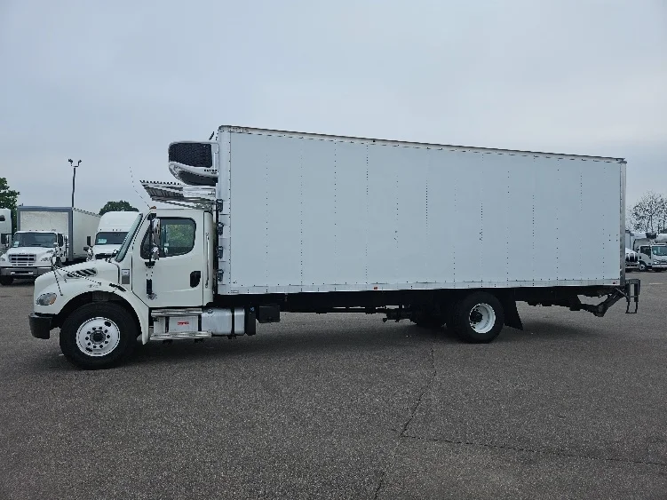 2022 Freightliner eM2 in Brooklyn Park, MN — photo 4