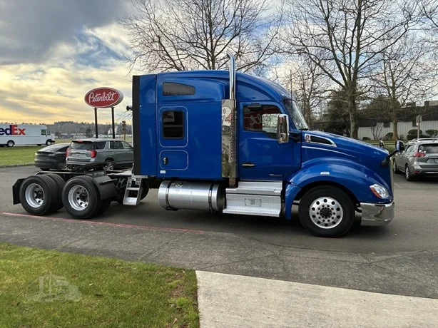 2021 Kenworth T680 in Portland, OR — photo 2