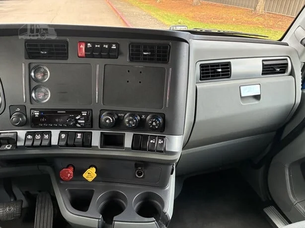 2021 Kenworth T680 in Portland, OR — photo 13