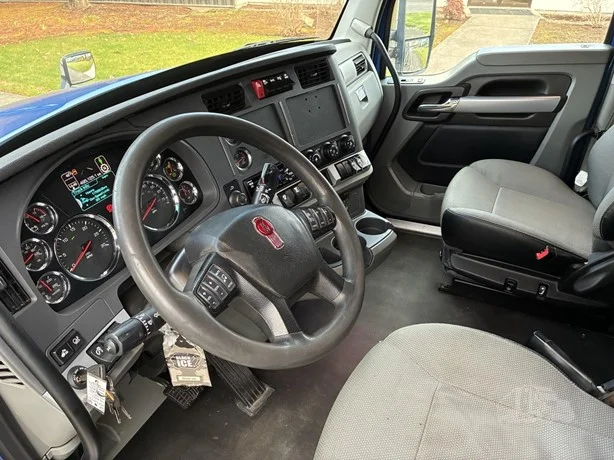 2021 Kenworth T680 in Portland, OR — photo 10
