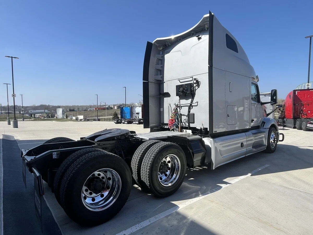 2023 Peterbilt 579 - image 9