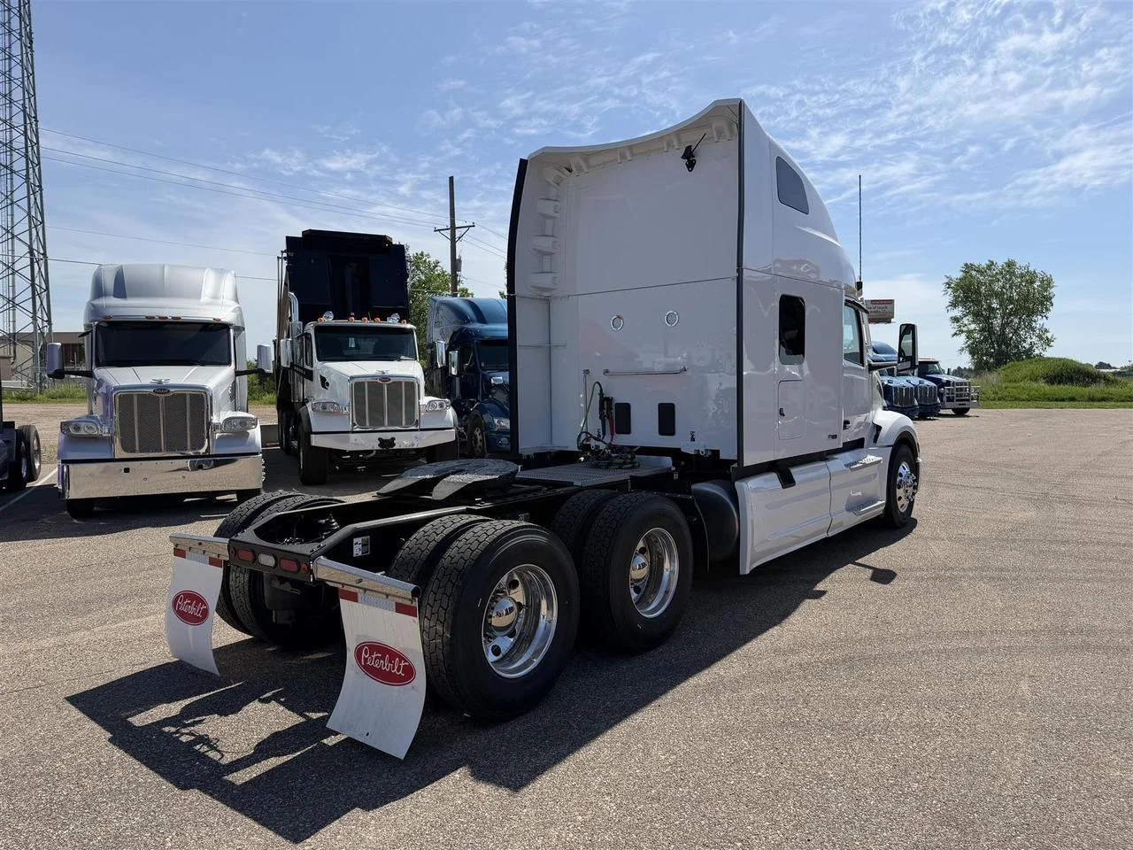 2027 Peterbilt 579 in Eau Claire, WI — photo 3