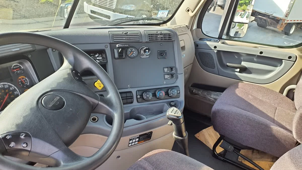 2019 Freightliner Cascadia in Norwood, MA — photo 7