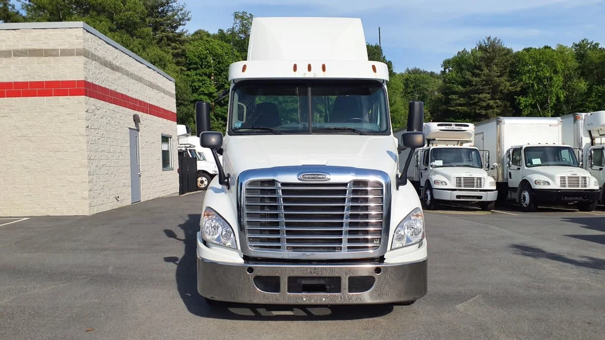 2019 Freightliner Cascadia in Norwood, MA — photo 2