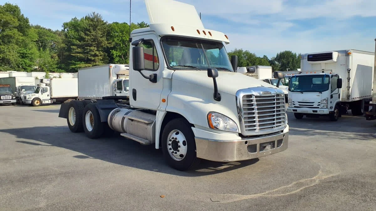 2019 Freightliner Cascadia in Norwood, MA — photo 3