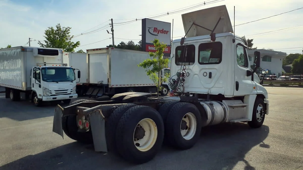 2019 Freightliner Cascadia in Norwood, MA — photo 4