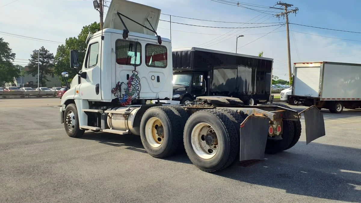 2019 Freightliner Cascadia in Norwood, MA — photo 6