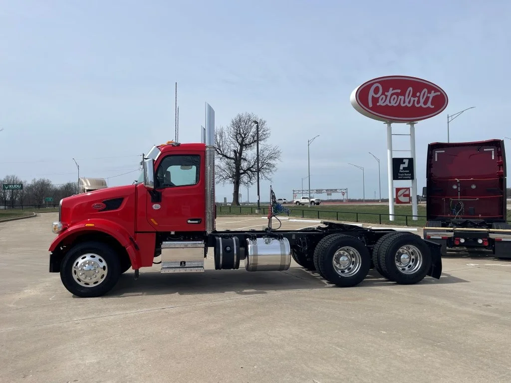 2020 Peterbilt 567 - image 2