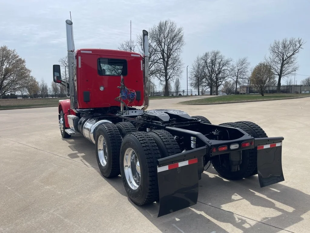 2020 Peterbilt 567 - image 3