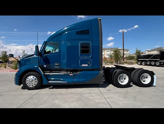 2023 Kenworth T680 in El Paso, TX — photo 3