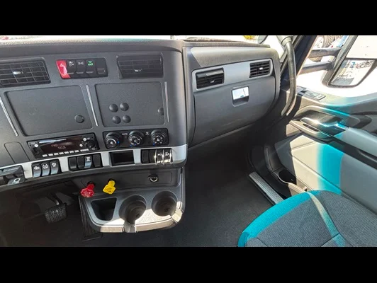 2023 Kenworth T680 in El Paso, TX — photo 16